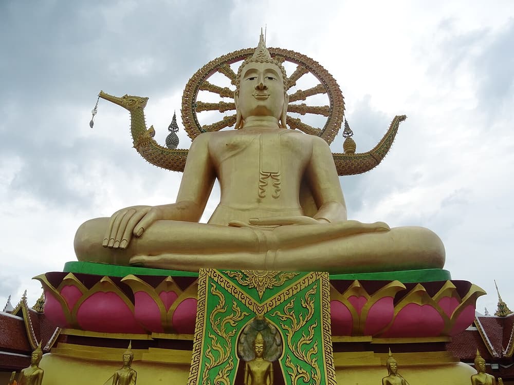 The golden Big Buddha statue of Wat Phra Yai against the sky